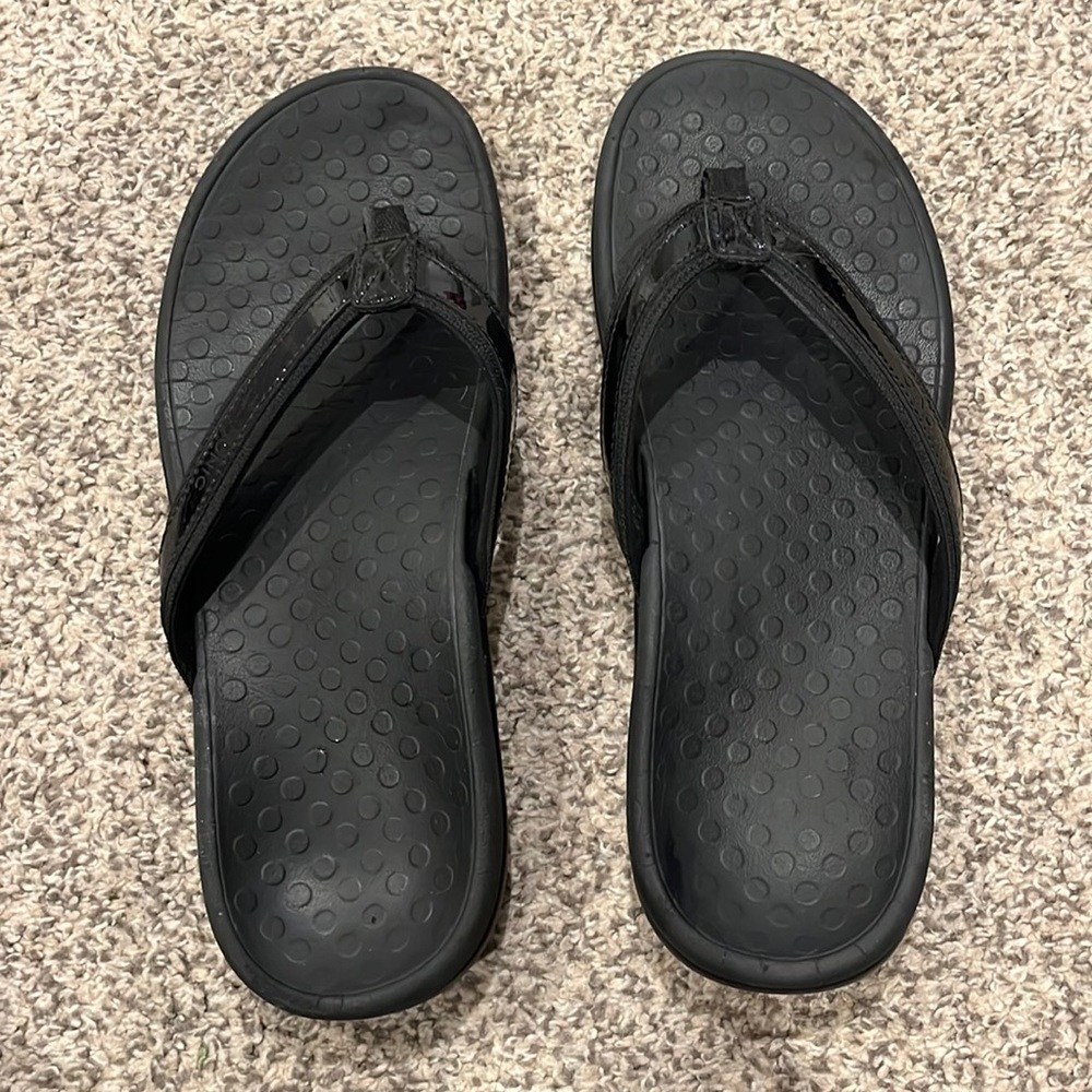 Vionic Black Flip Flops - Used